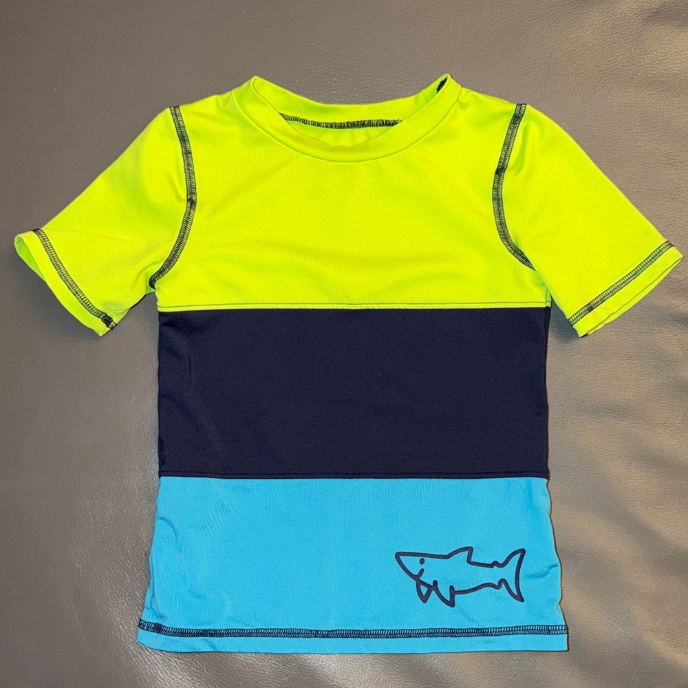 🏷️ 5 for $25 🏷️ Cat & Jack boys swim shirt, 2T